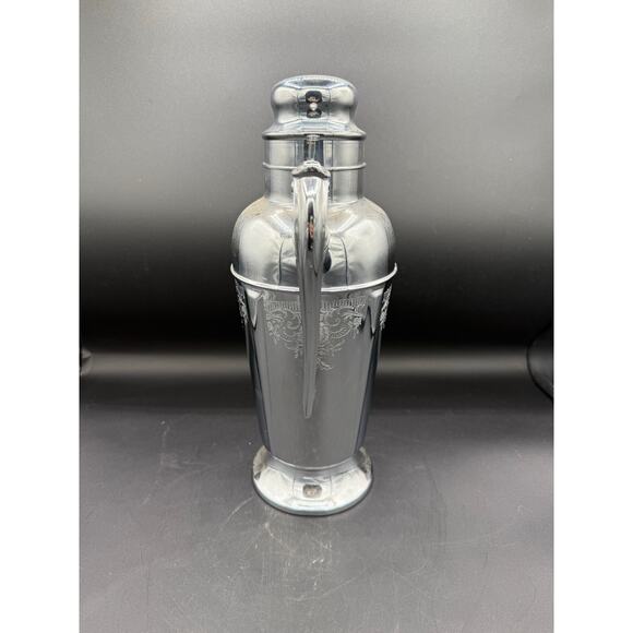 Vintage Polished Chrome Cocktail Shaker With Curved Handle-Grapevine - Picture 4 of 6